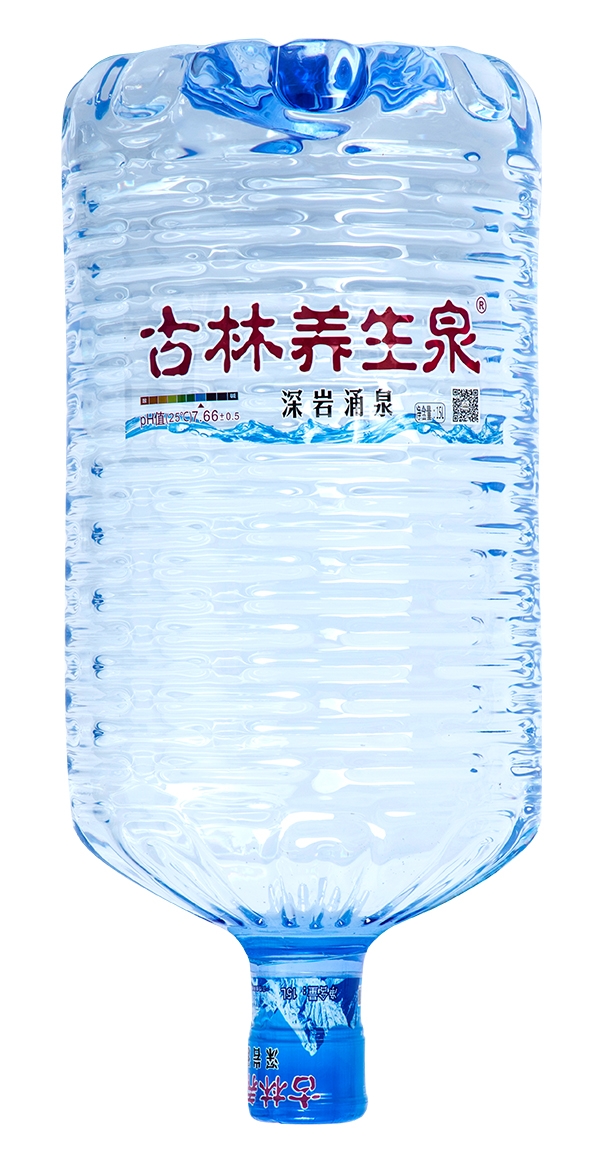 饮用山泉水